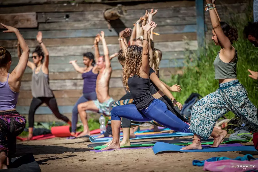 Yoga auf der Wald-healing