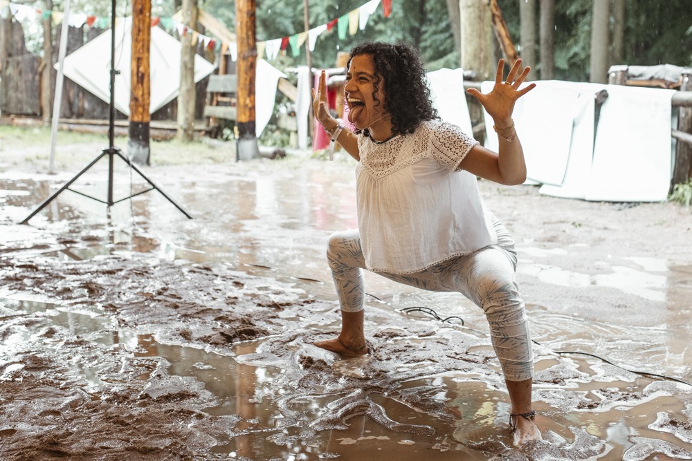 Cooles Yoga auf der Wald-Healing