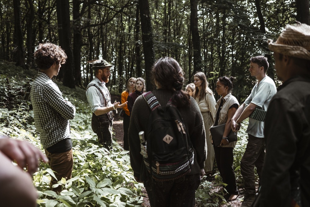 Cooles Yoga auf der Wald-Healing
